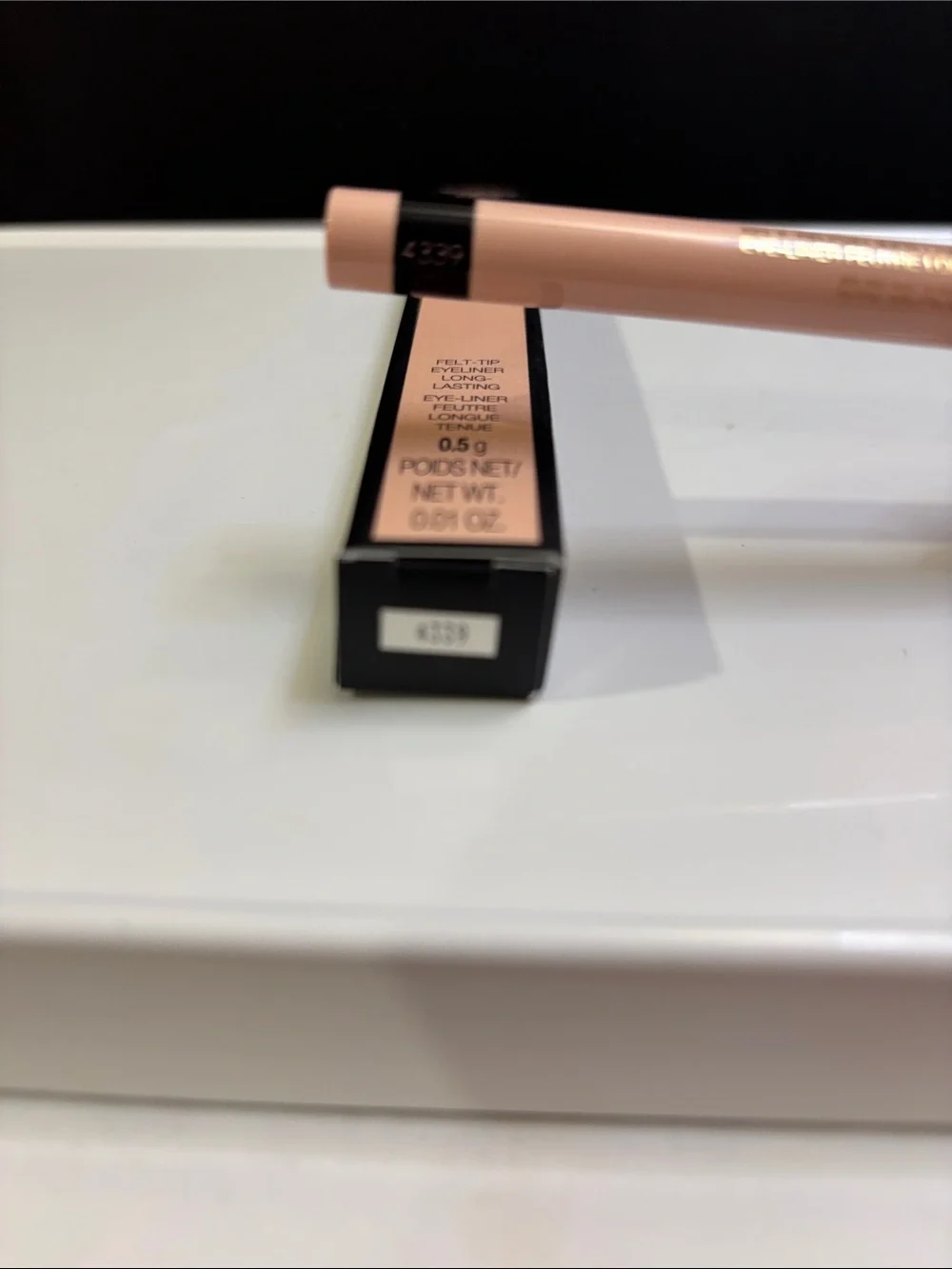 Gucci Felt-Tip Eyeliner-Eve Black